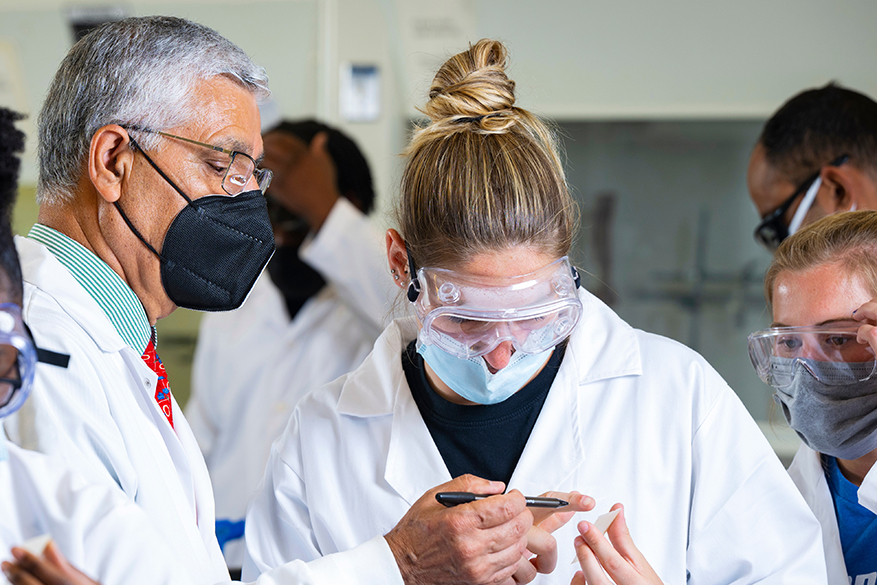 Students in laboratory instructed by teacher